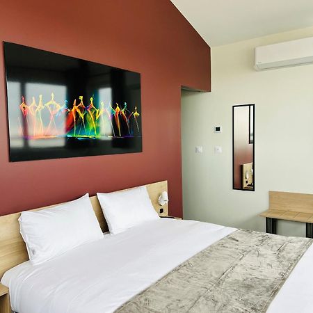 Hotel Wood Inn Bordeaux Aeroport เมรินแญค ภายนอก รูปภาพ
