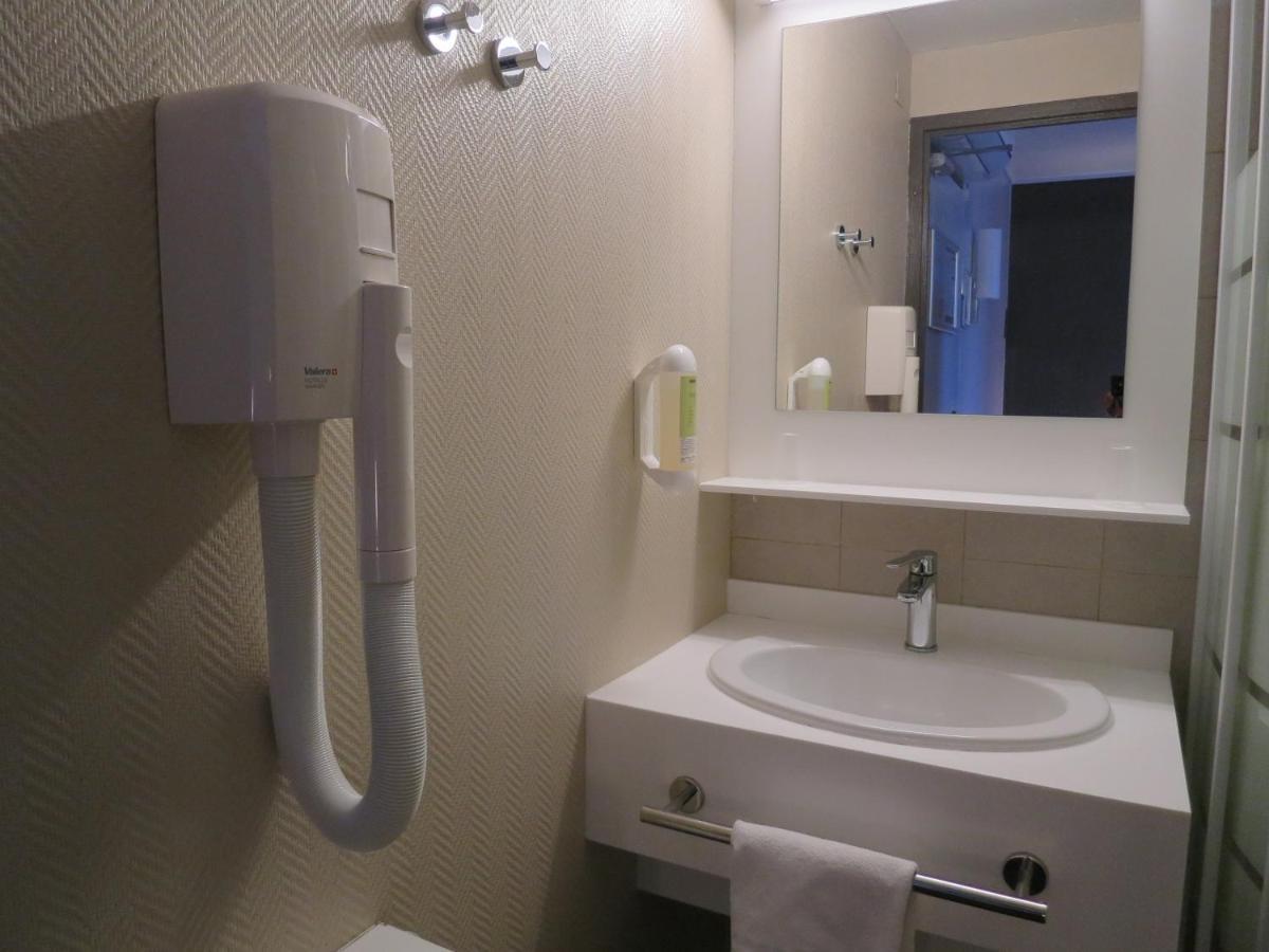 Hotel Wood Inn Bordeaux Aeroport เมรินแญค ภายนอก รูปภาพ