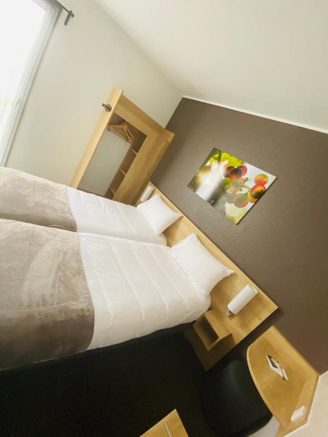 Hotel Wood Inn Bordeaux Aeroport เมรินแญค ภายนอก รูปภาพ