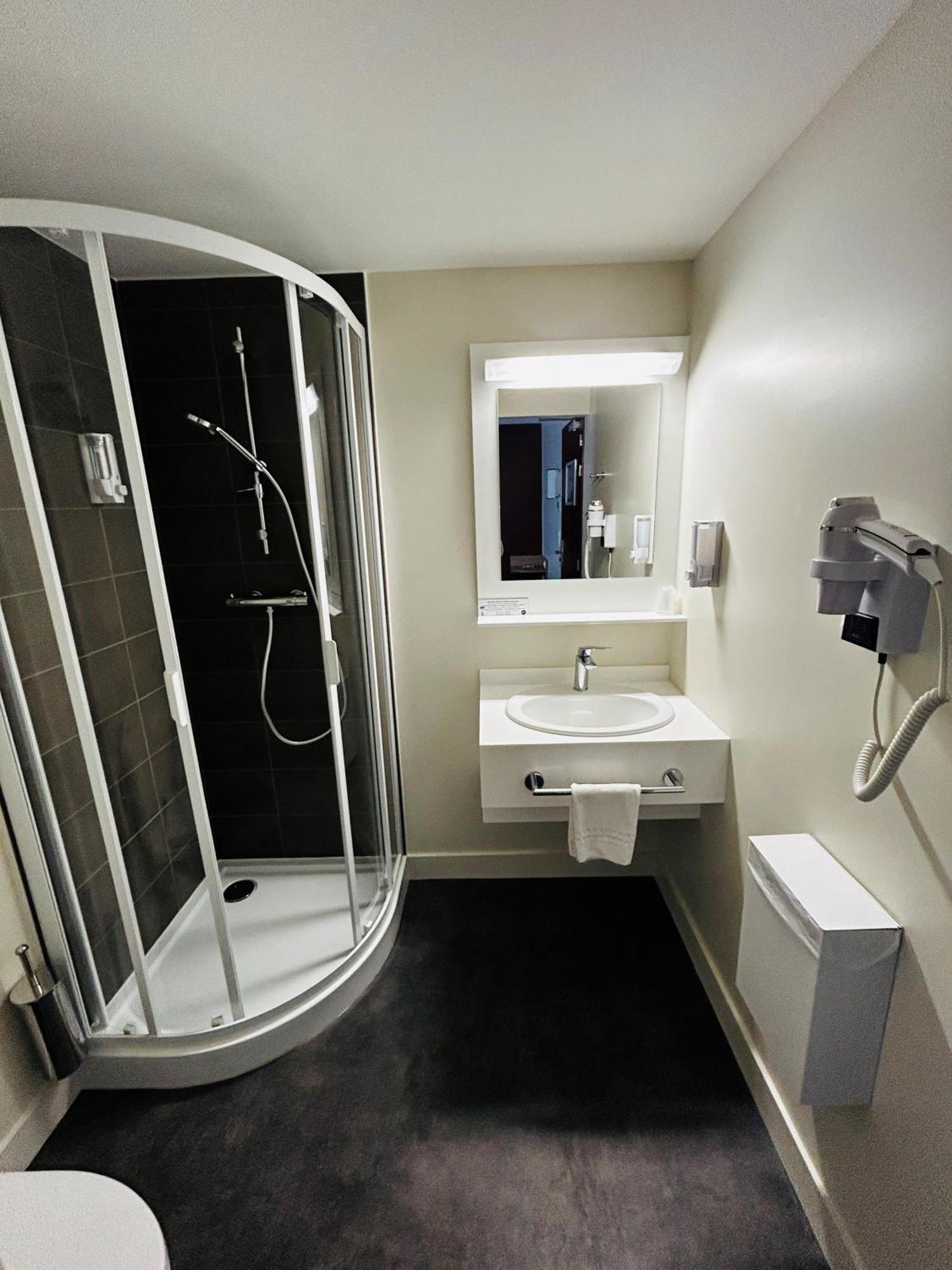 Hotel Wood Inn Bordeaux Aeroport เมรินแญค ภายนอก รูปภาพ