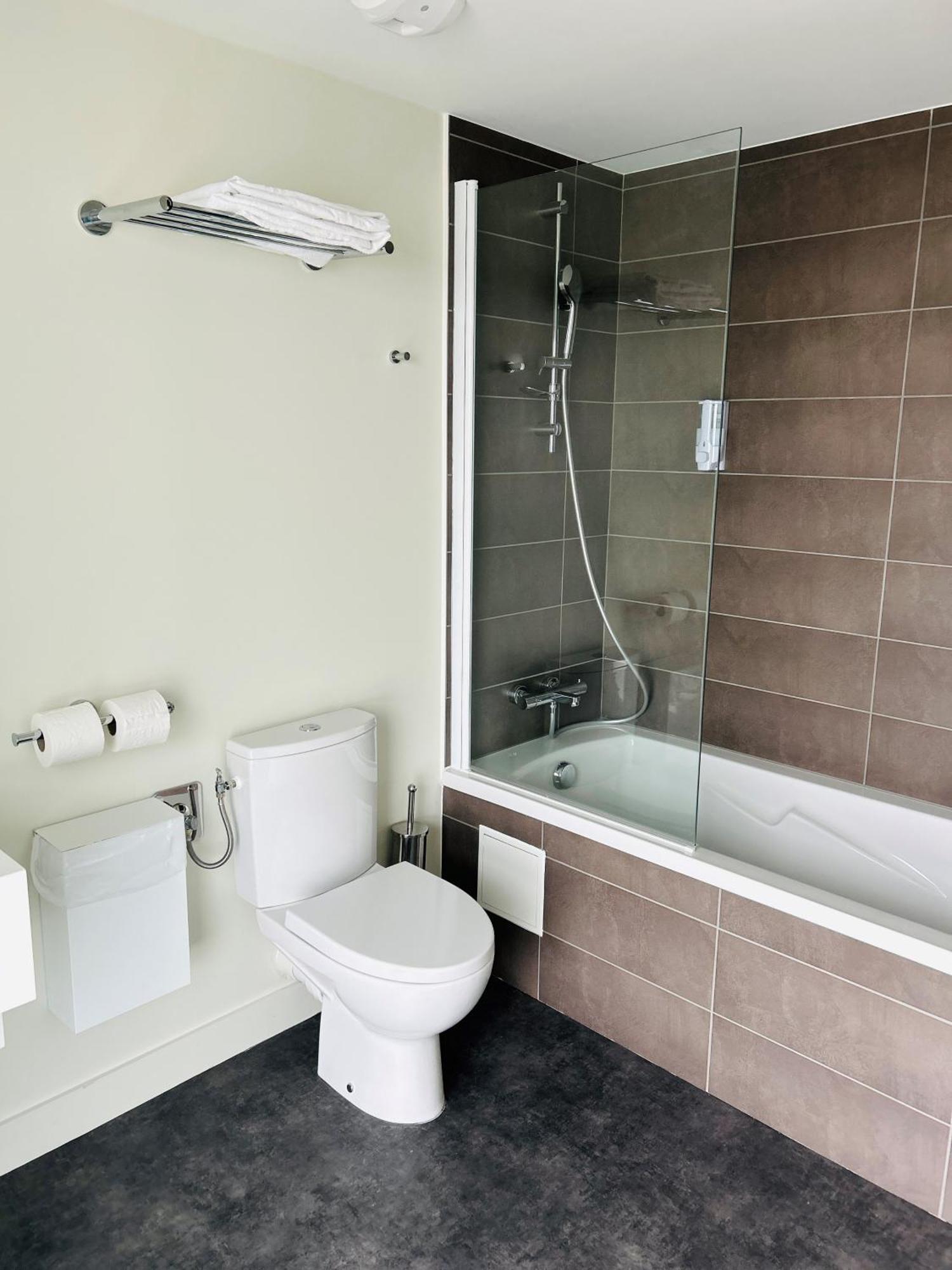Hotel Wood Inn Bordeaux Aeroport เมรินแญค ภายนอก รูปภาพ