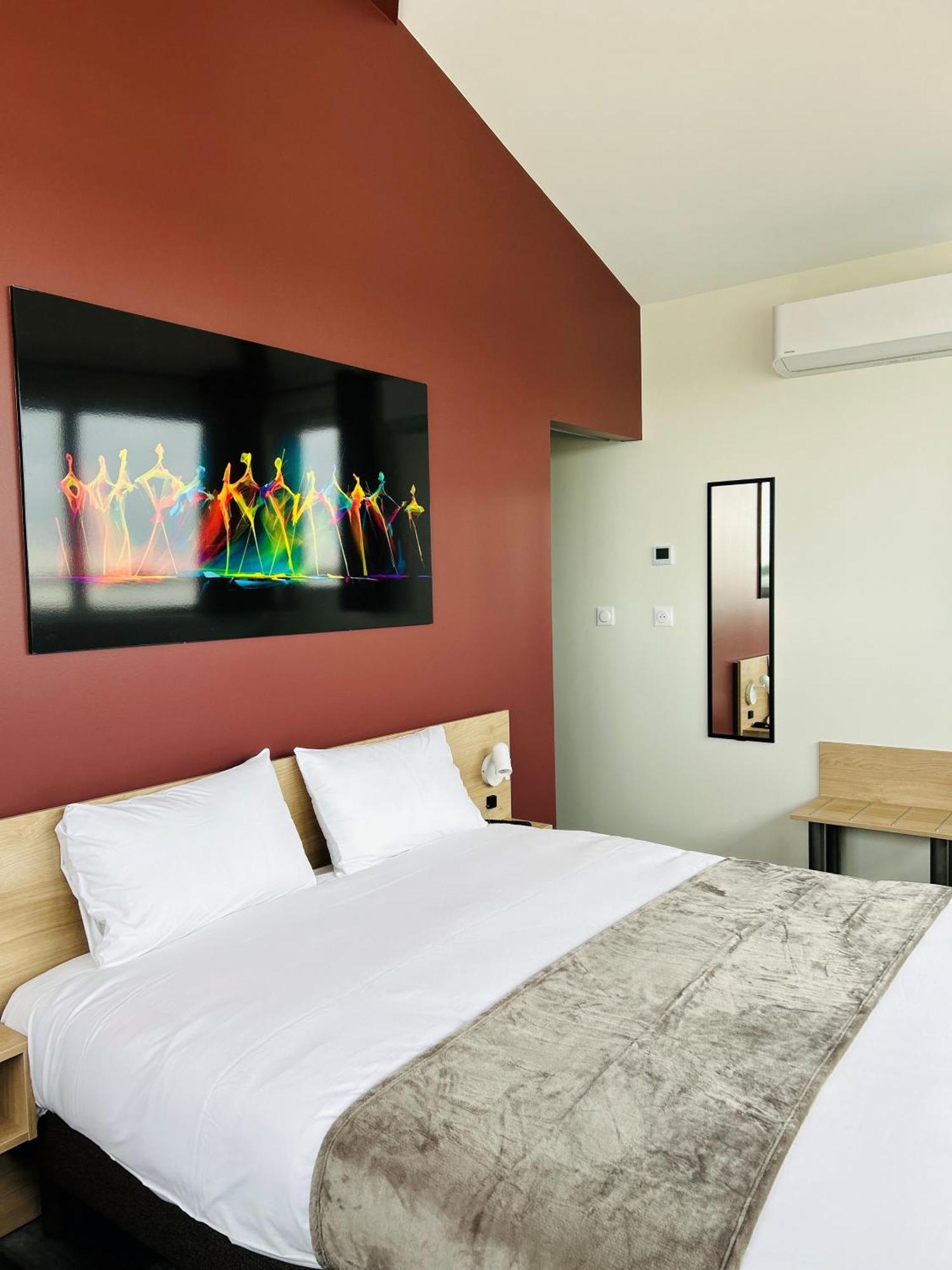 Hotel Wood Inn Bordeaux Aeroport เมรินแญค ภายนอก รูปภาพ