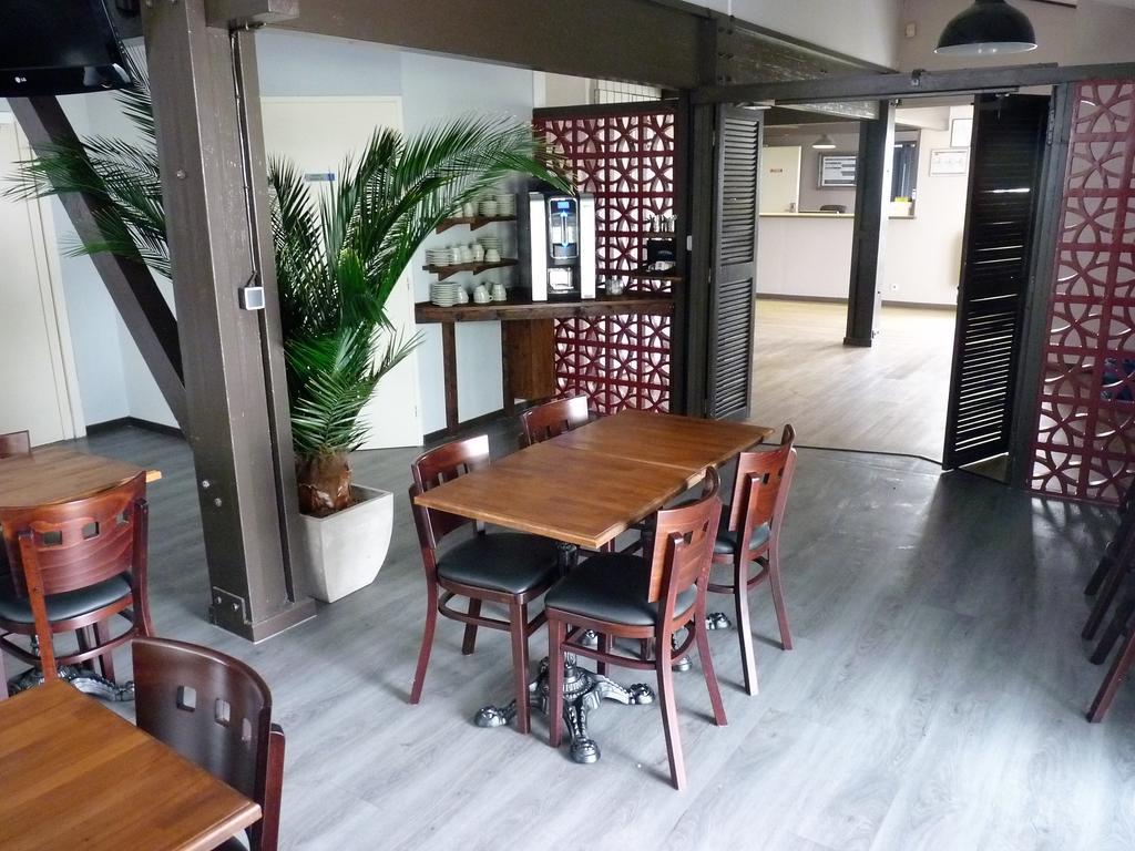 Hotel Wood Inn Bordeaux Aeroport เมรินแญค ภายนอก รูปภาพ